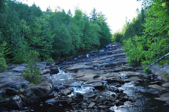 Cachoeira no Parc National de La Mauricie, província de Quebec, no Canadá